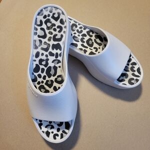 Lemon Jelly sunny slide sandals size 39.